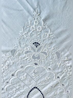 Vintage 1940’s Madeira Tablecloth Linen Hand Embroidered White Flawless 108x72